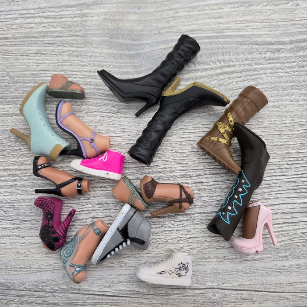 Lot of SINGLE PIECES Bratz Doll Shoes‎ Boots Heels Sneakers Multicolor Y2K